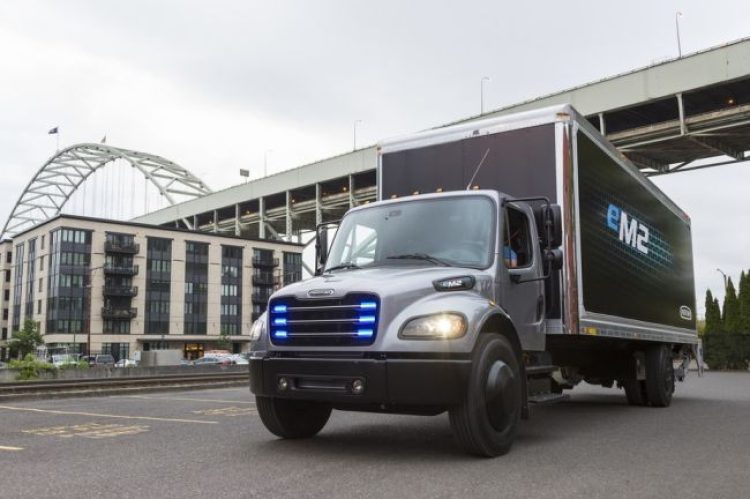 Първият Freightliner e-M2 започна тестове