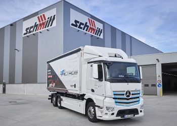 Паралелни тестове на електрически eActros и камиони, захранвани от контактна мрежа