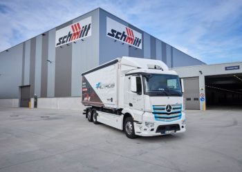 Mercedes-Benz eActros работи в Logistik Schmitt