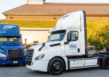 Първите 2 Freightliner e-Cascadia започват работа
