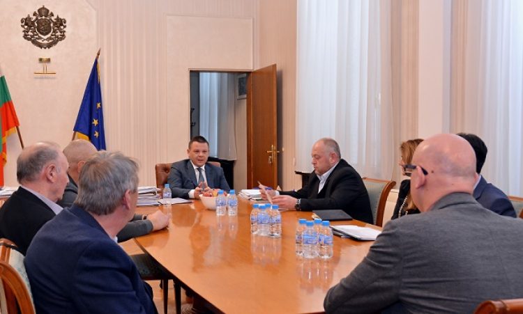 Обещаха увеличение на заплатите в Български пощи