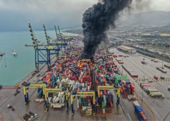 Турски пристанища извън строя след мощните земетресения