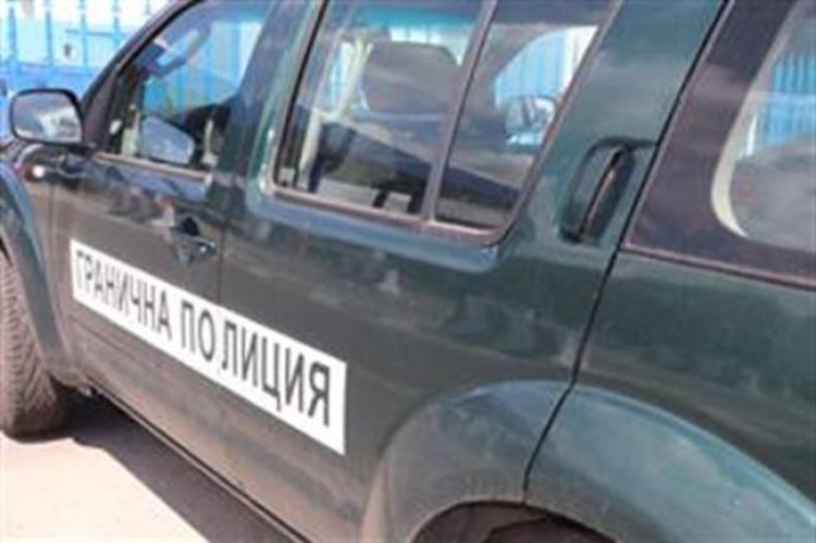 Заловиха турски камион с нелегални мигранти