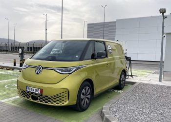 БГ Тест: Смайващият Volkswagen ID. Buzz Cargo