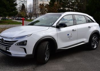 Представиха електромобил с горивна клетка в София
