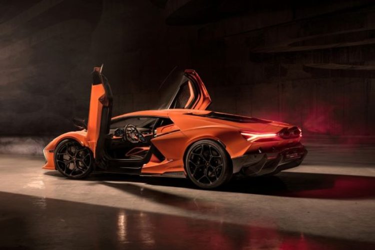 Bridgestone разгръща потенциала на новото Lamborghini Revuelto