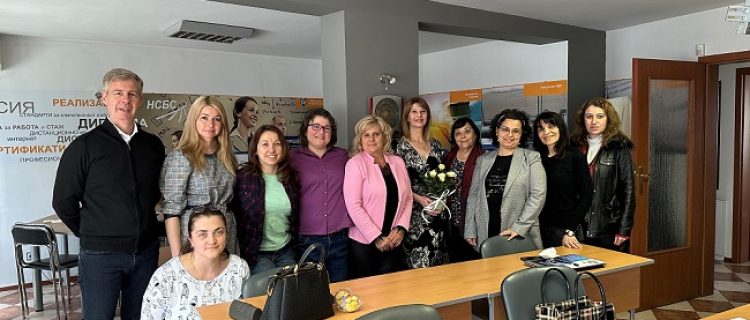Спедитори и академични преподаватели обучават гимназиални учители