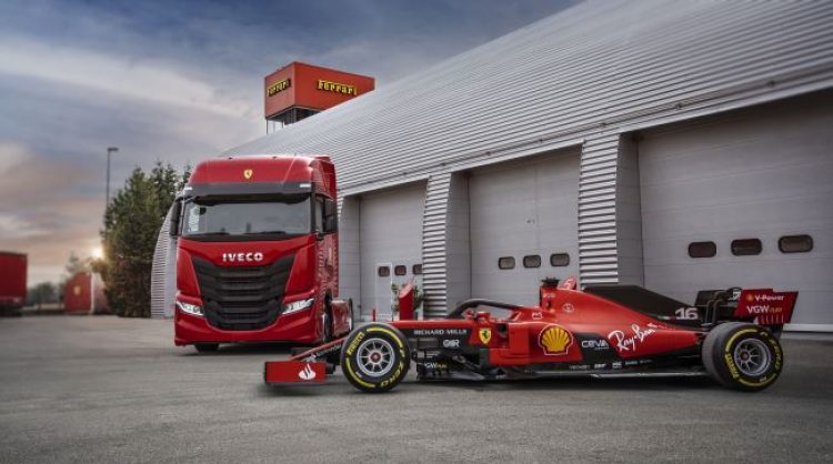 IVECO достави два влекача S-Way на Scuderia Ferrari