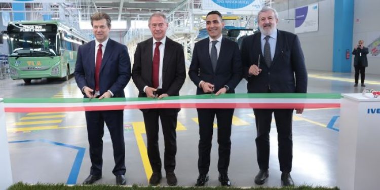 Iveco отвори нов завод за автобуси в Италия