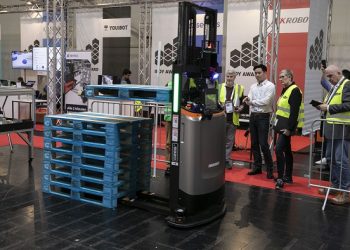 IFOY: Компактният и маневрен F4-1000C на Hikrobot