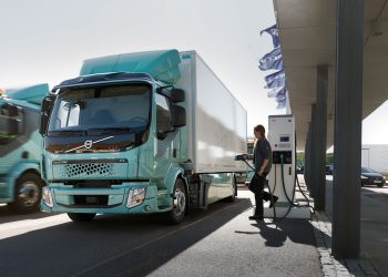 Volvo пуска по-мощни батерии за FL и FE Electric