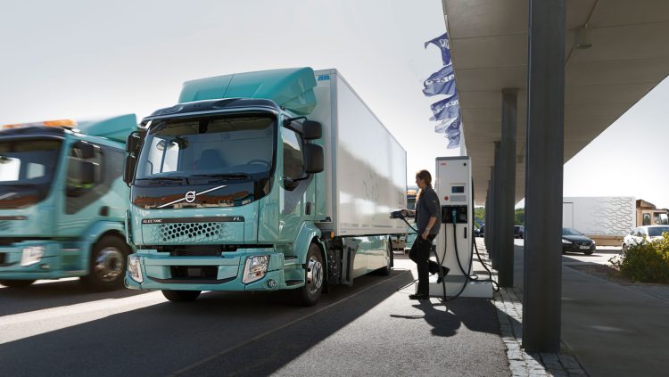 Volvo пуска по-мощни батерии за FL и FE Electric