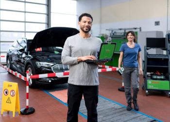 Esitronic на Bosch помага при работа с електрически и хибридни автомобили