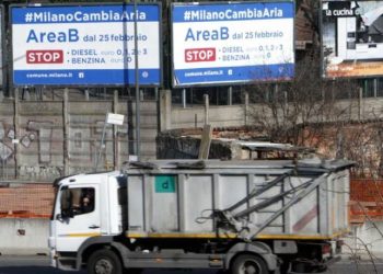 Милано ще спира камионите без сензори и огледала за мъртви точки