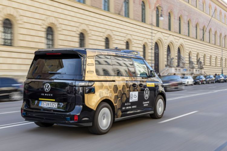 ID. Buzz с първи тестове за автономно шофиране с пътници в Мюнхен