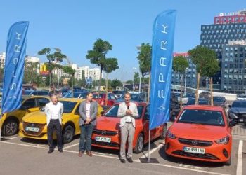 SFA доставя на SPARK 100 автомобила Peugeot e-208 и Opel Corsa Electric