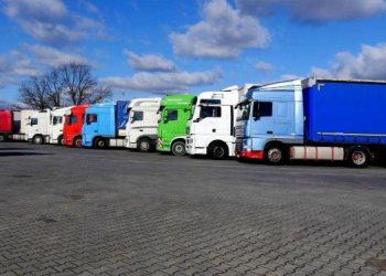 Транспортната комисия в ЕС предлага реалистичен път за декарбонизация на камионите