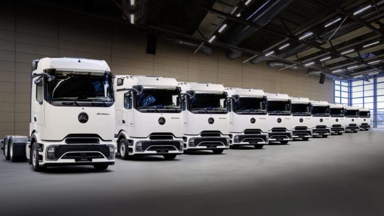 Mercedes-Benz Trucks и Girteka договориха доставката на 500 броя Actros L ProCabin