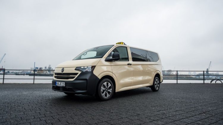 Transporter Kombi и Caravelle излизат и във версия такси за до 8 пътници