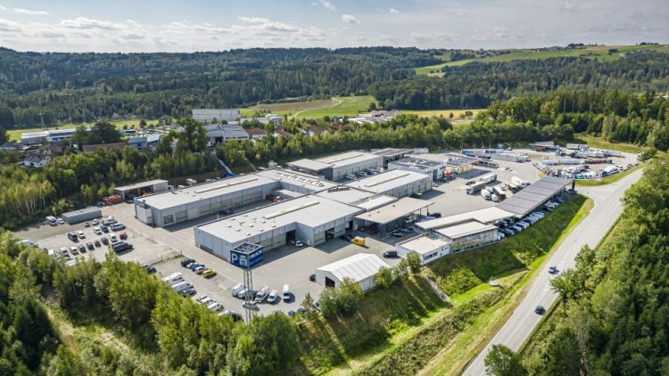 Mercedes-Benz Trucks разширява търговската и логистичната си мрежа