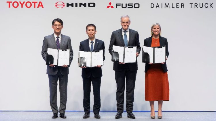 Daimler Truck, Toyota, Mitsubishi Fuso и Hino обединяват сили за производството на тежки камиони