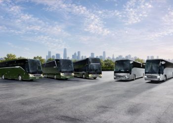 Daimler Buses обновява туристическите си автобуси
