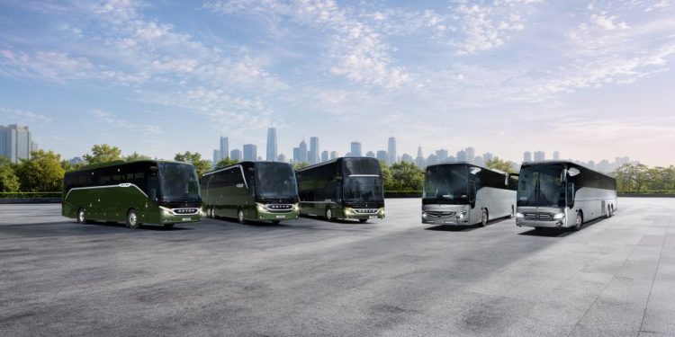 Daimler Buses обновява туристическите си автобуси