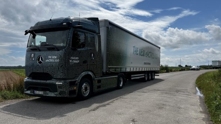 Първи пътни тестове на Mercedes-Benz eActros 600
