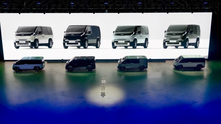 Kia представи иновативния електрически ван PV5
