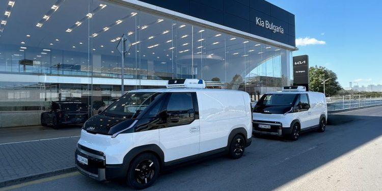 Kia PV5 Cargo вече може да бъде поръчан с хладилно оборудване Thermo King от Kia България