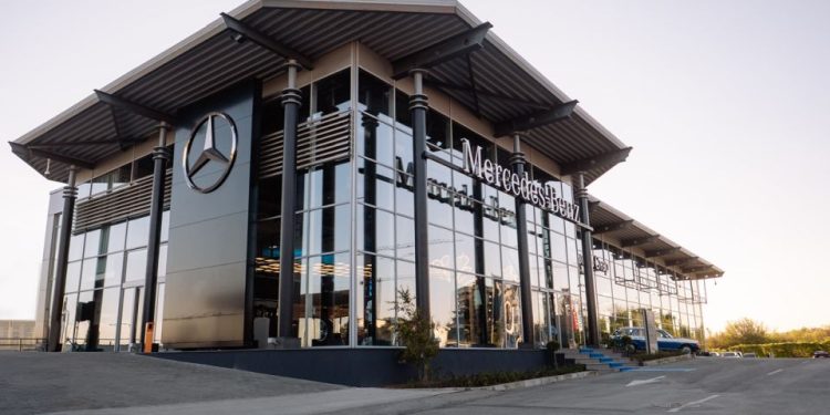 Трилъчата звезда на Mercedes-Benz изгря с нов блясък във Варна