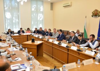 Управляващи и превозвачи търсят решения за облекчаване на трафика