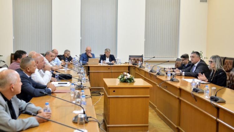 Министър Красимира Стоянова на втора среща с автошколите