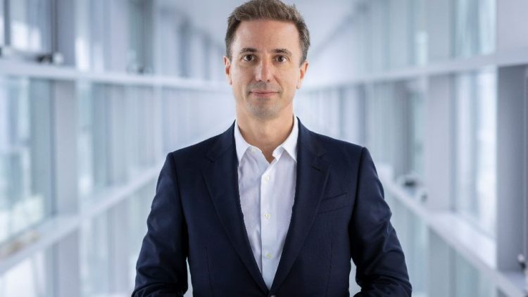 Флориан Хютл остава главен изпълнителен директор на Opel и Vauxhall за още 3 години