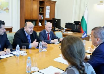 Министър Пеев и посланикът на Гърция Алексиос Либеропулос обсъдиха сътрудничество в транспортната свързаност