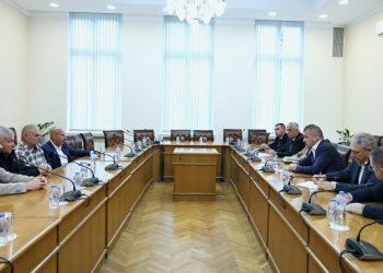 Министър Георги Пеев обсъди с превозвачите мерки за подобряване на пропускливостта на ГКПП „Капитан Андреево“