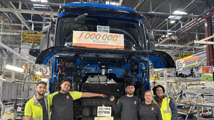 Заводът на Renault Trucks в Бург ан Брес произведе своя милионен камион 