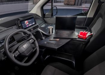 Stellantis Pro One представи Smart Compact Van