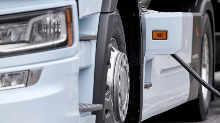 Scania, SKF и LOTS Group пускат трасе за батерийни електрически камиони