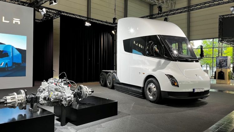 Tesla обяви резултатите от тестовете на електрическия Semi
