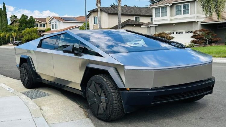 Tesla Cybertruck излиза на пътя през ноември