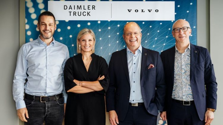 Volvo Group и Daimler Truck правят съвместно софтуерна платформа за камиони