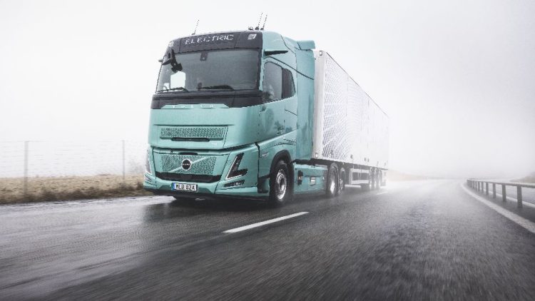 Новият Volvo FH Aero Electric е с 600 км пробег и свръхбързо зареждане