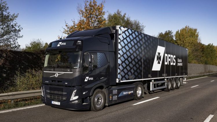 DFDS поръча 100 електрически камиони от Volvo Trucks